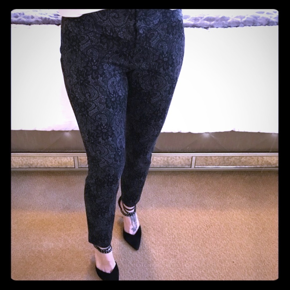 💚 Vince Camuto paisley ankle pants size 2